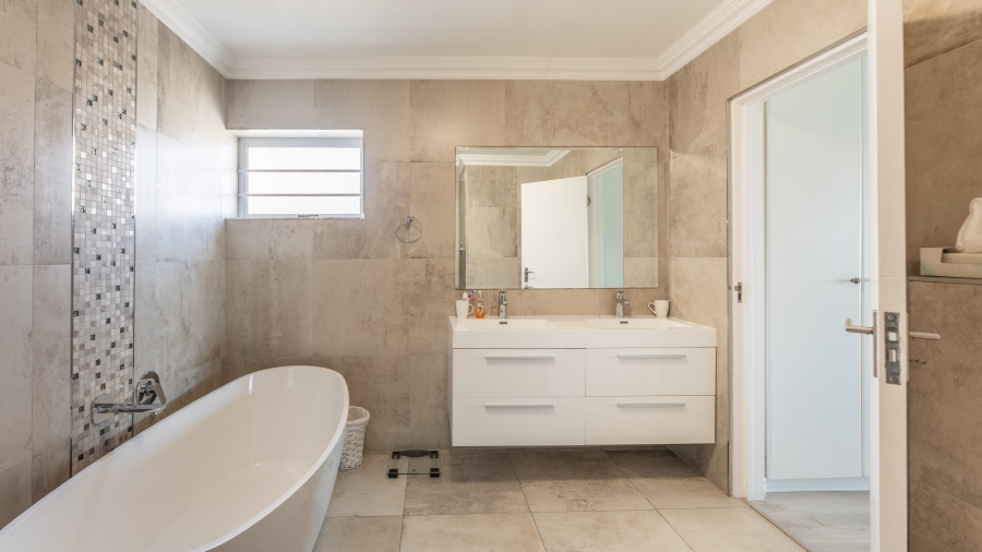 3 Bedroom Property for Sale in Bloubergstrand Western Cape